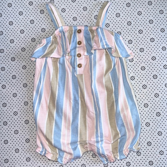 🛍 CUTE LITTLE GIRLS OUTFIT SIZE 6 MONTHS 🛍 - Picture 1 of 6